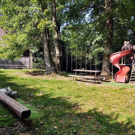 Zamek Usobi Appartement Buitenkant foto