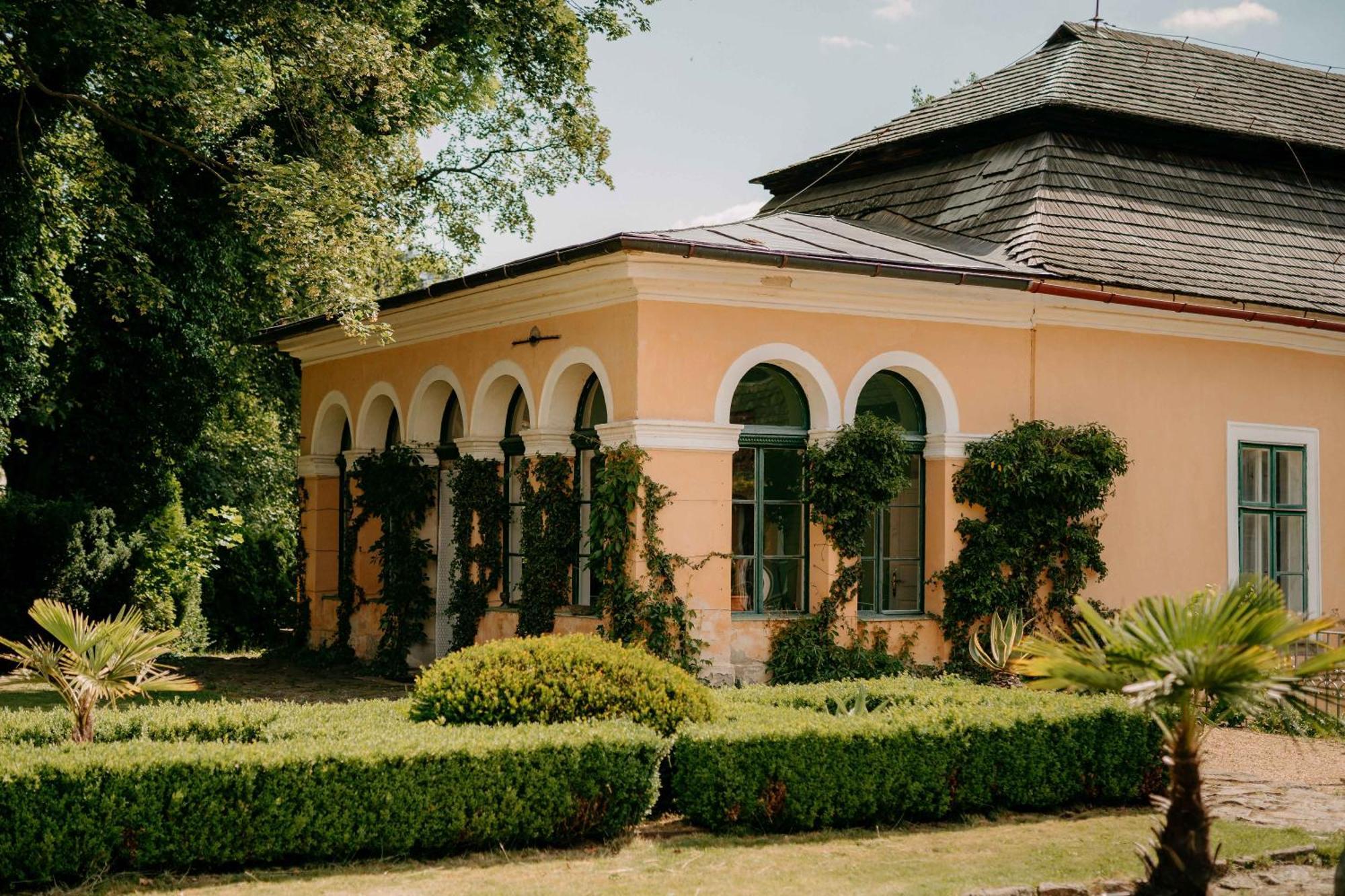 Zamek Usobi Appartement Buitenkant foto