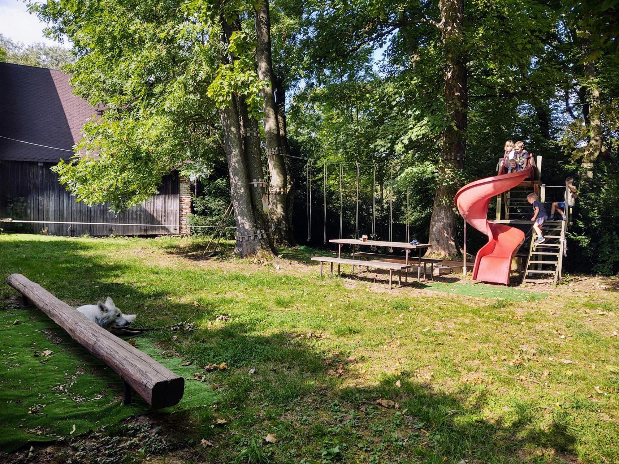 Zamek Usobi Appartement Buitenkant foto