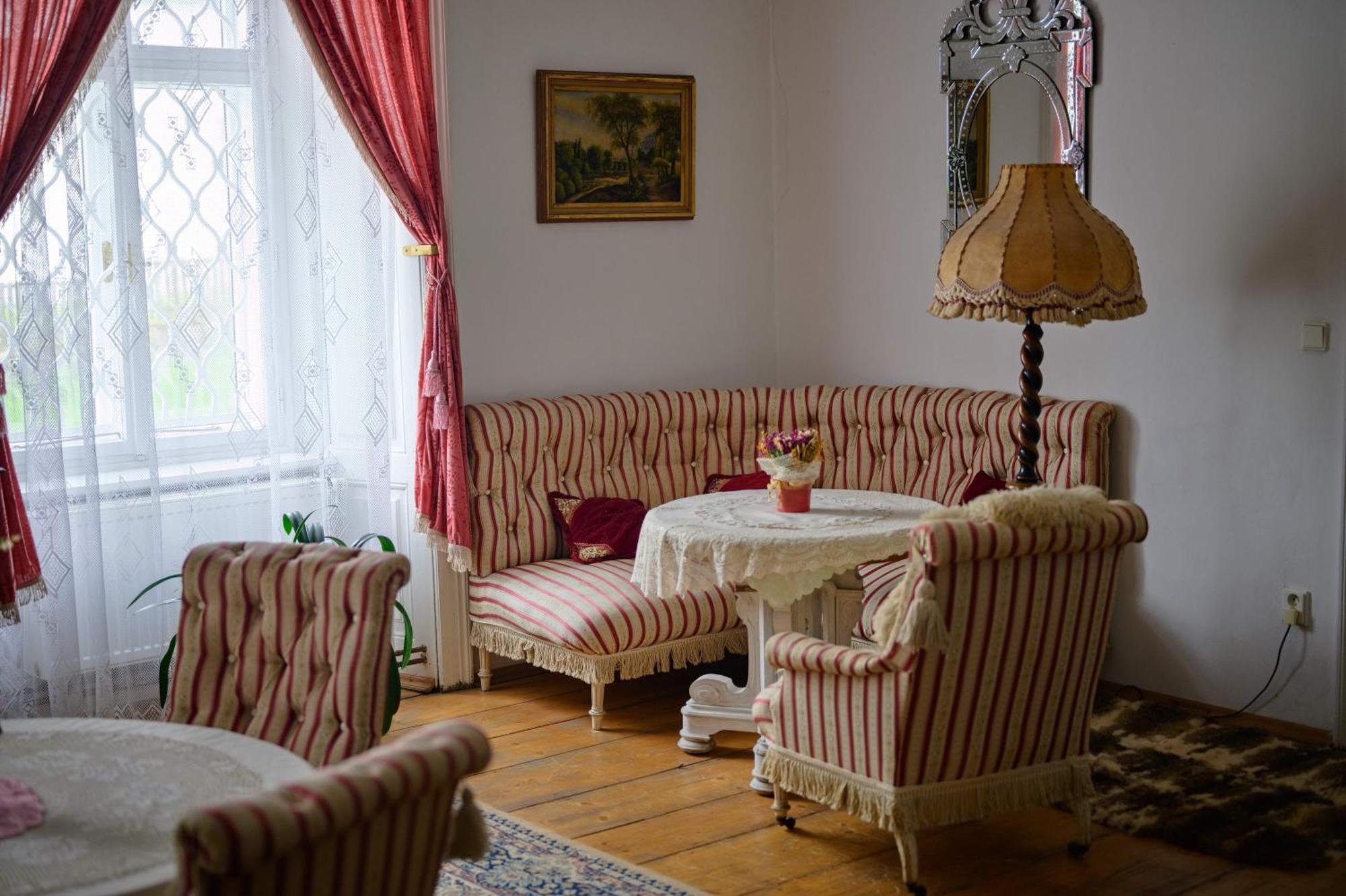 Zamek Usobi Appartement Buitenkant foto