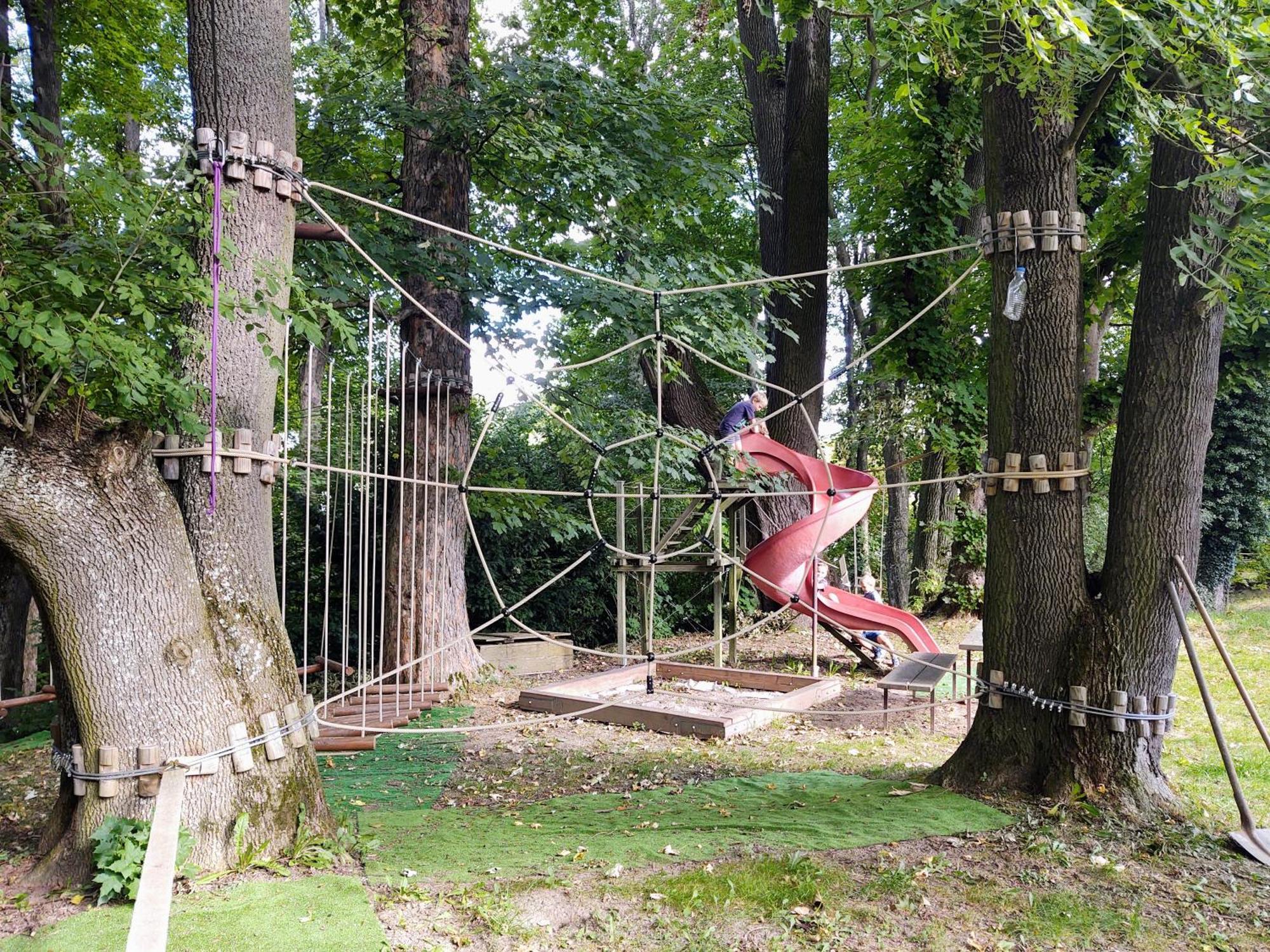 Zamek Usobi Appartement Buitenkant foto