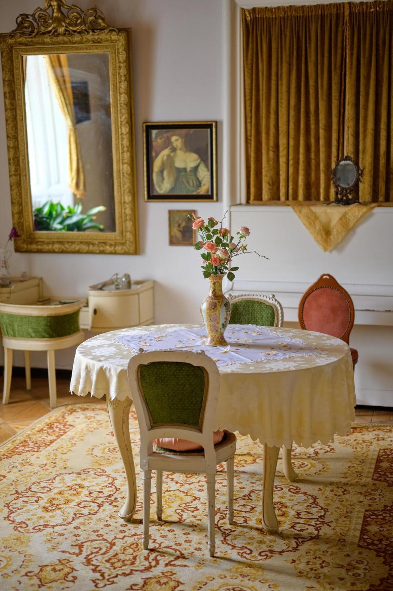 Zamek Usobi Appartement Buitenkant foto