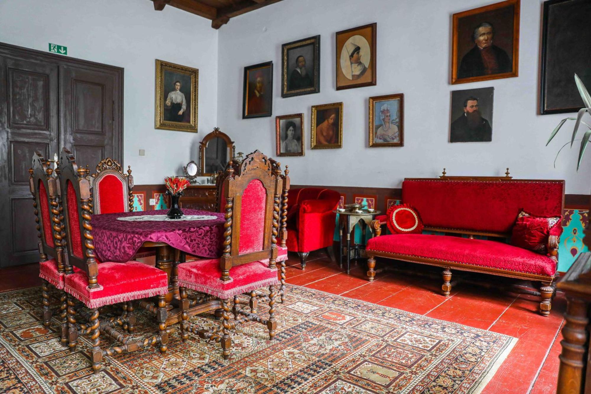Zamek Usobi Appartement Buitenkant foto